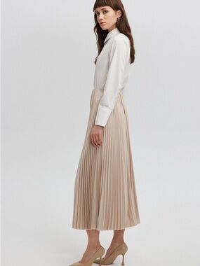 Black Tape_ Beige Pleated satin Midi Skirt size XS